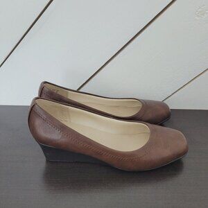 NEW LifeStride Groovy Womens Size 6.5W Wedge Pump Tan  ~ 6PT